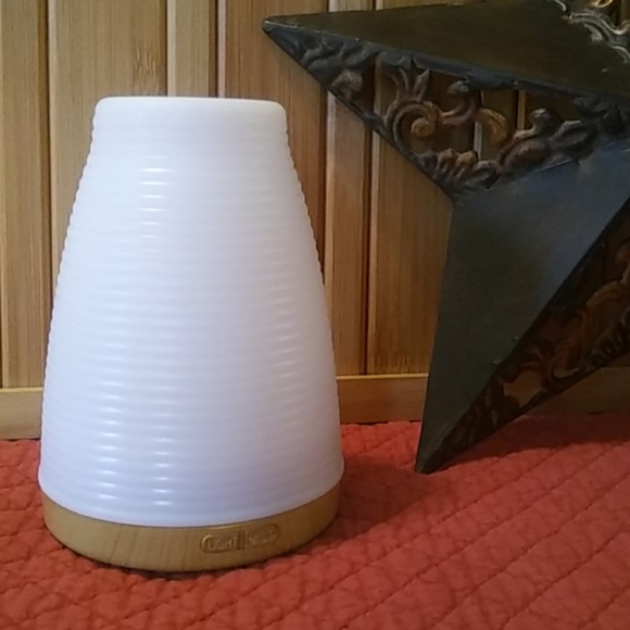 LED Aroma Diffuser - Picture 2 of 6